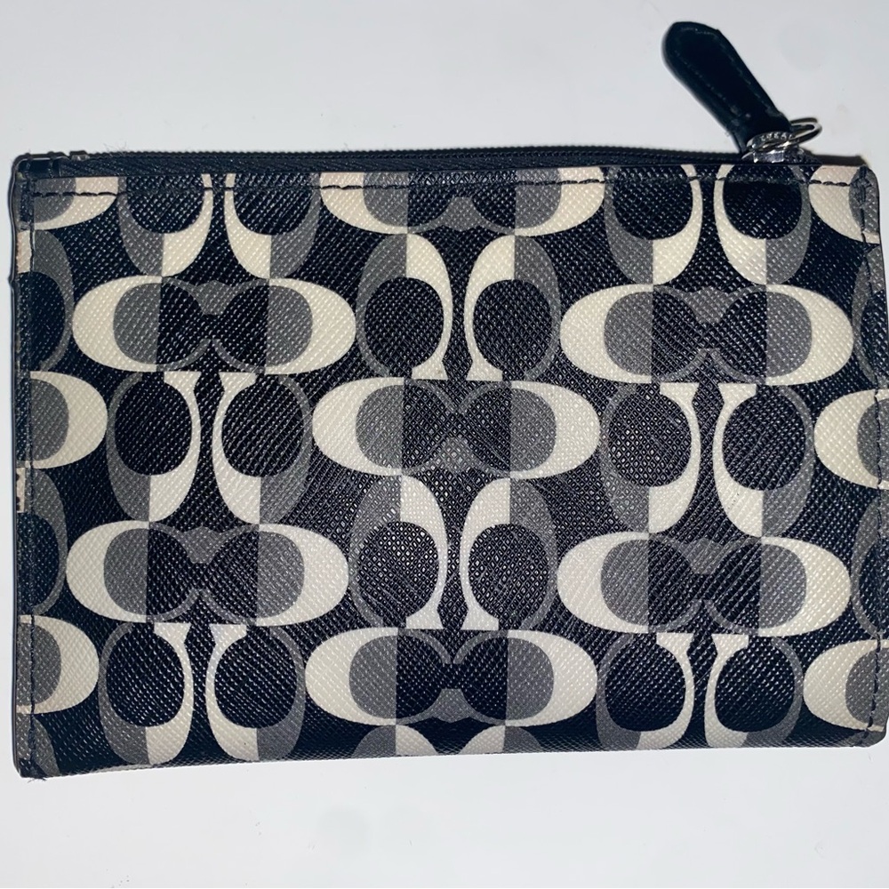 Authentic Coach wallet - Picture 3 of 3